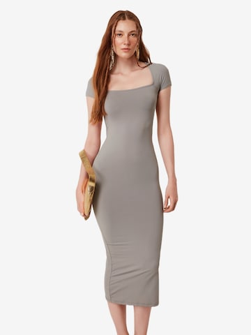 No Matter What Kleid in Grau: Vorderseite