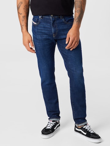 Coupe slim Jean 'Strukt' DIESEL en bleu : devant