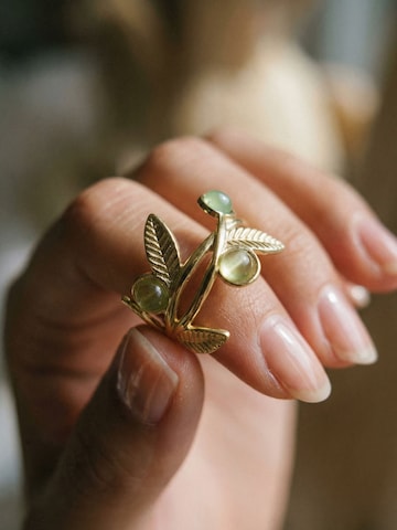 Nemomatheo Ring 'Olive Branch – Offener Blätterring mit Naturstein'‌‌‌‌‌‌‌‌‌ in Gold: Vorderseite