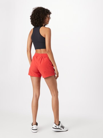 Kathmandu Regular Shorts in Rot