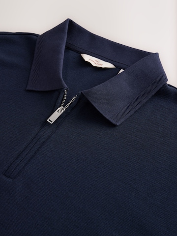 Tricou de la Next pe albastru