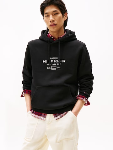 TOMMY HILFIGER Свитшот в Черный: спереди