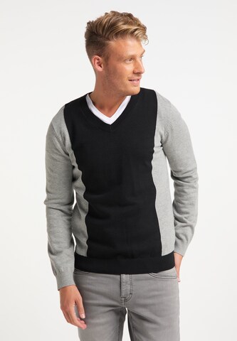 MO Sweater in Grey: front