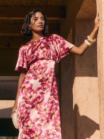 Robe Friends Like These en rose