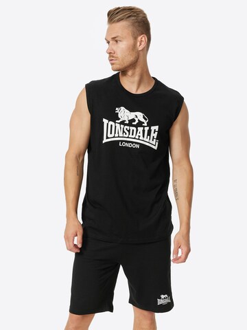 T-Shirt ' CLOPTON ' LONSDALE en noir : devant