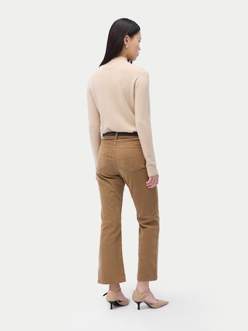 GOBI Cashmere Tröja 'Women's Essential Cashmere Mock Neck Sweater' i beige