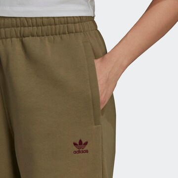 Effilé Pantalon ADIDAS ORIGINALS en vert