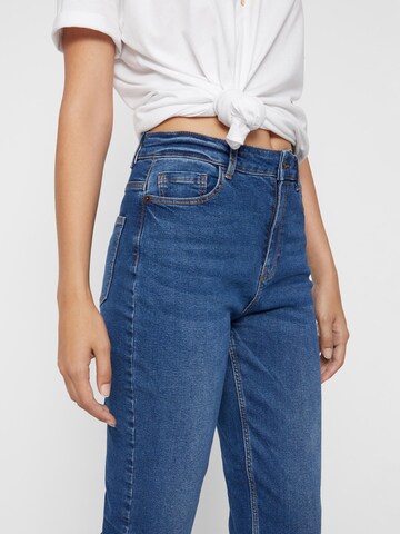 PIECES Tapered Jeans i blå