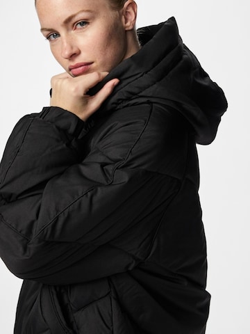 PIECES Зимнее пальто 'NOCELYN' в Черный