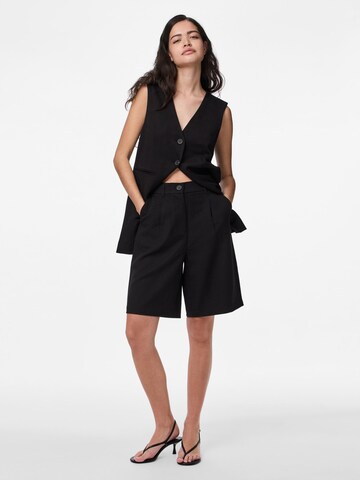Regular Pantalon à pince 'PCKamil' PIECES en noir