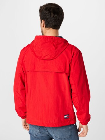 Tommy JeansPrijelazna jakna 'Chicago' - crvena boja