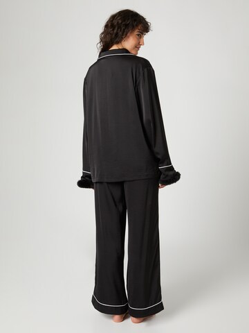 Pyjama 'Gesa' florence by mills exclusive for ABOUT YOU en noir