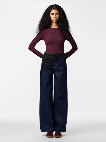 T-shirt 'PCLula' PIECES en rouge