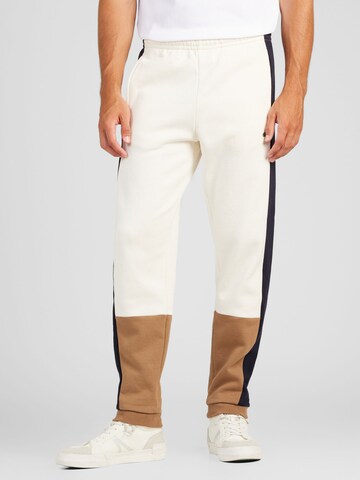 LACOSTE Tapered Broek in Beige: voorkant