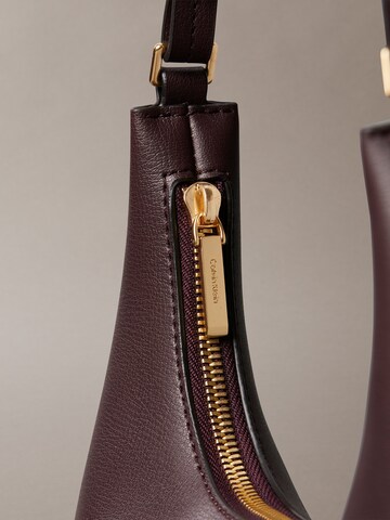 Borsa a spalla di Calvin Klein in rosso