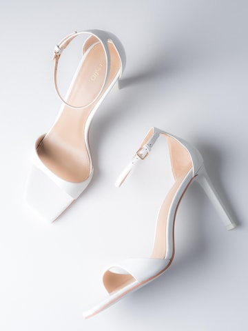 Estro Sandal '679-01' i vit