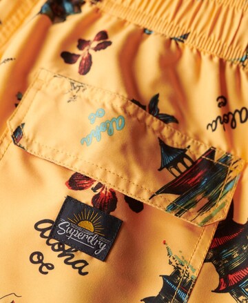 Shorts de bain '17"' Superdry en jaune