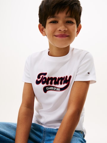 T-Shirt 'VARSITY' TOMMY HILFIGER en blanc