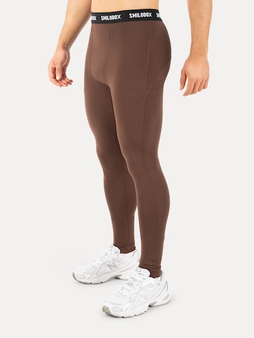 Coupe slim Pantalon de sport 'Xion' Smilodox en marron