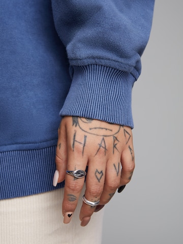 ABOUT YOU x Sharlota Sweatshirt 'Franca' in Blau