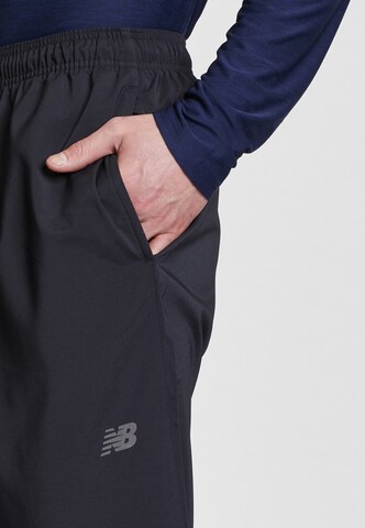 Regular Pantaloni sport 'Woven' de la new balance pe negru