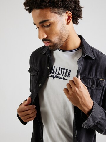 HOLLISTER Póló 'VARSITY MAR' - fehér