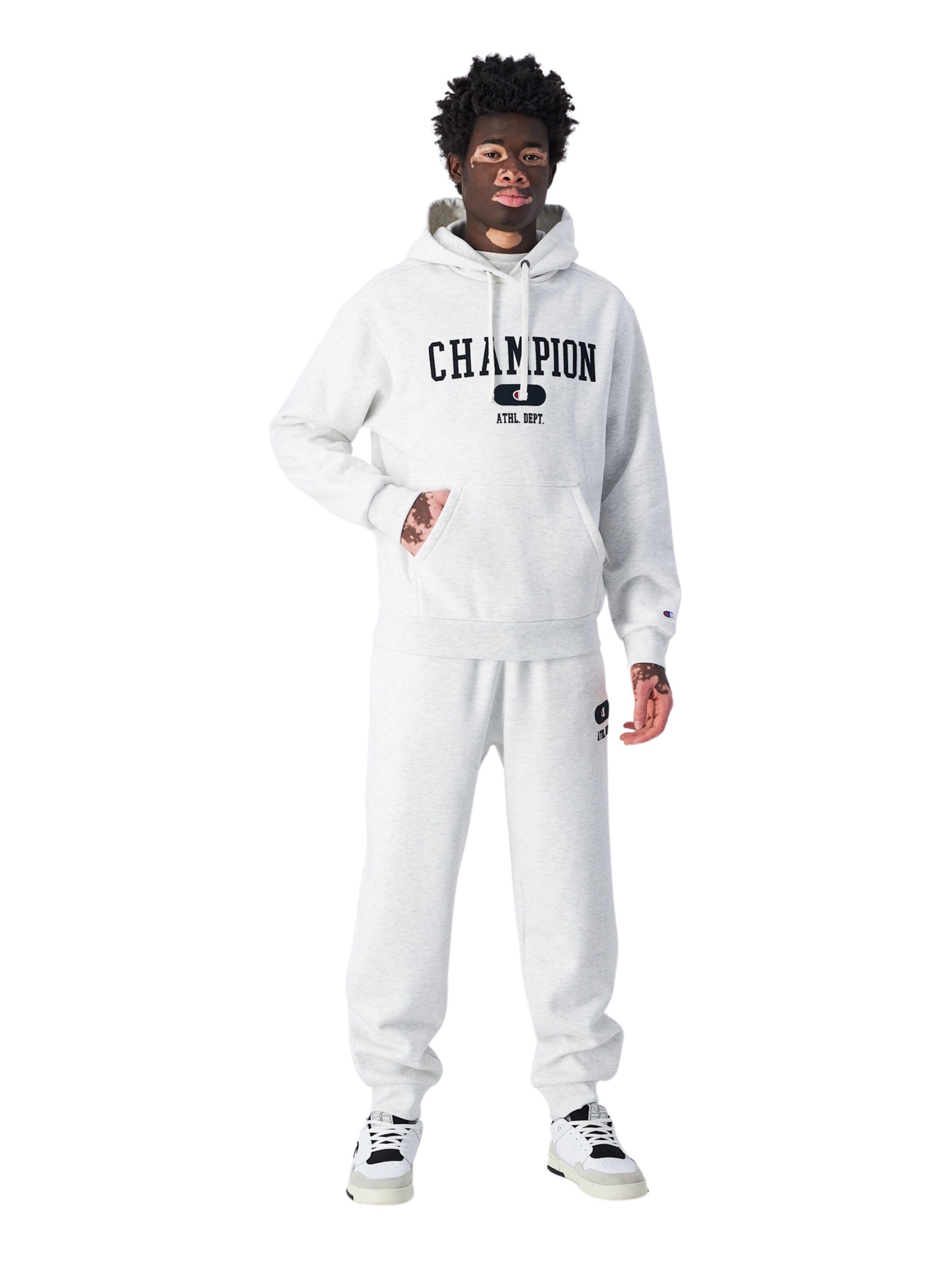 Champion Authentic Athletic Apparel Trui in Grijs: voorkant