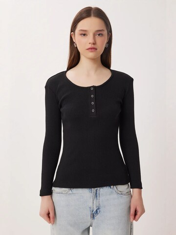 Camicia da donna di Happiness İstanbul in nero: frontale