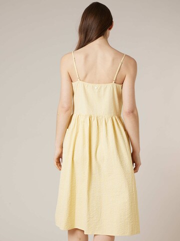 Robe 'Vanda' Deeluxe en jaune