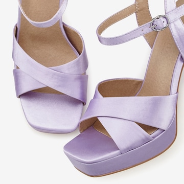 LASCANA Sandalen met riem in Lila