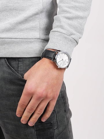 LORUS Analog watch in Black: front