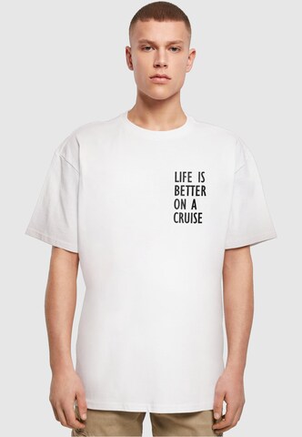 T-Shirt 'Life Is Better' Merchcode en blanc : devant