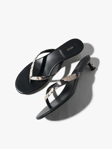 Estro - Sandalias con hebilla '203-24105-33' en negro