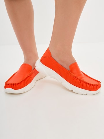 CESARE GASPARI Moccasins in Orange: front