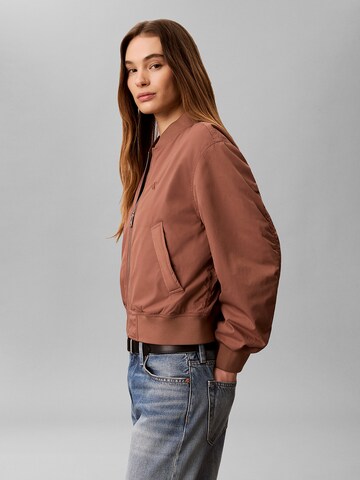 Regular Veste mi-saison Calvin Klein Jeans en marron