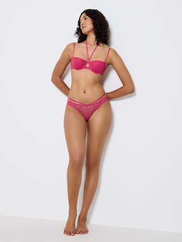 TRIUMPH - Tanga ' That Night In Vegas ' em rosa