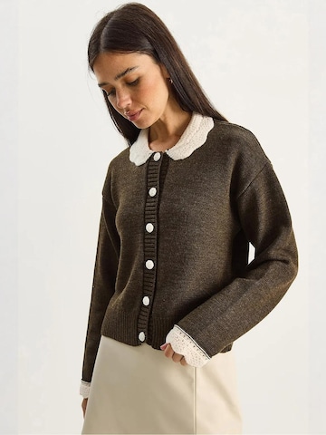 Bianco Lucci - Casaco de malha em castanho