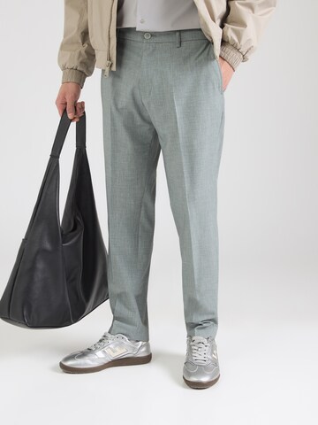 s.Oliver Regular Trousers with creases in Green: front