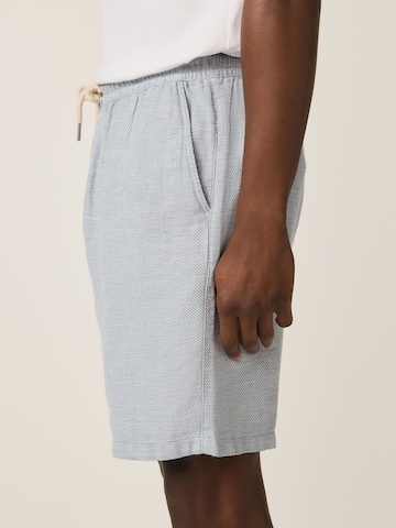 Next Regular Shorts in Blau