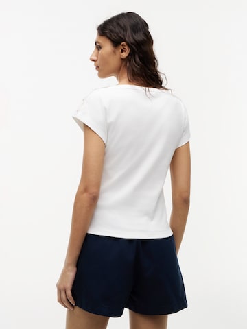 TOMMY HILFIGER Μπλουζάκι σε λευκό