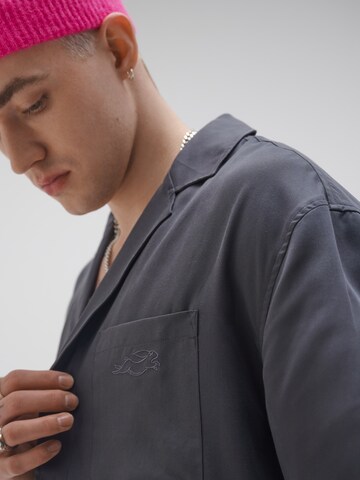 Pacemaker - Ajuste regular Camisa 'Kuzey' en gris