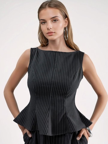 Hiccup Top in Black: front
