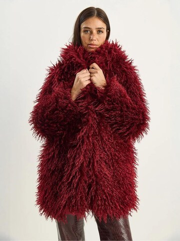 Cappotto invernale di Bianco Lucci in rosso