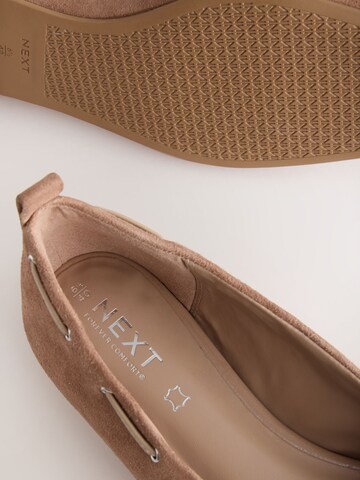 Next - Bailarina en marrón