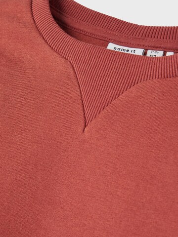 NAME IT - Sweatshirt 'Leno' em vermelho