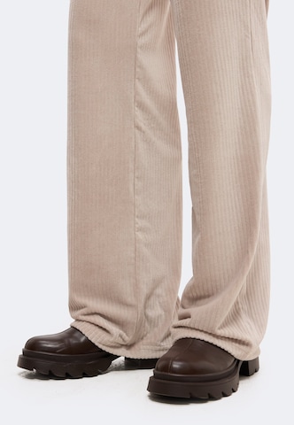 ZABAIONE - Pierna ancha Pantalón 'In44a' en beige