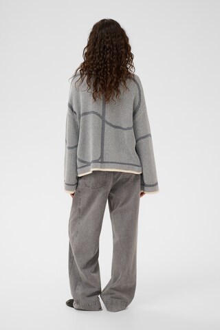 SOAKED IN LUXURY Sweter 'Rava' w kolorze szary