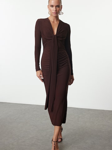 Trendyol Платье в Коричневый: спереди