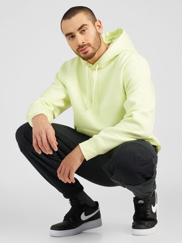 Nike Sportswear Regular Fit Sweatshirt 'Club Fleece' in Grün