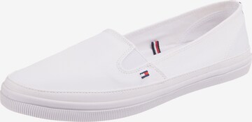 TOMMY HILFIGER Slip on -tennarit 'Essential' värissä valkoinen: edessä